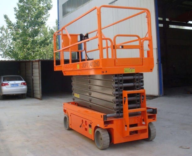 Battery self propelled scissor lift