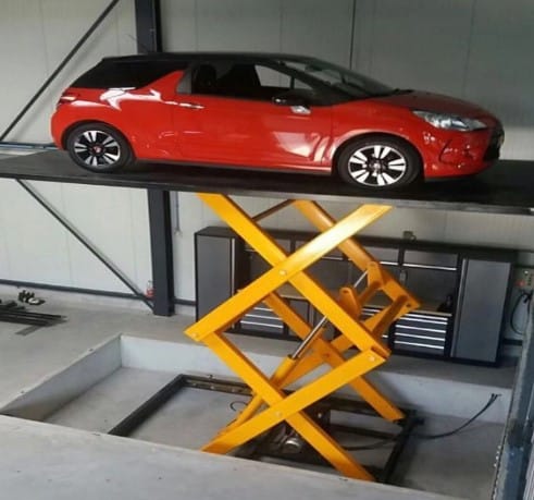 In ground cargo scissor