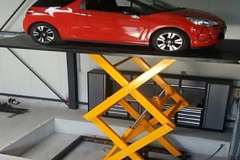 In ground cargo scissor