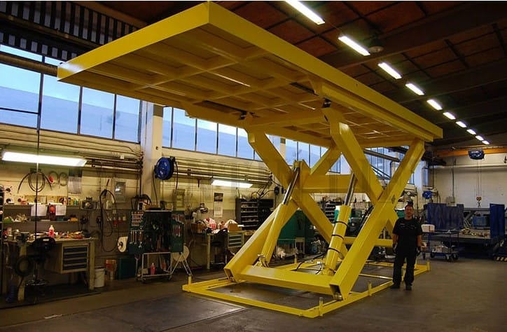 Stationary hydraulic scissor lift 