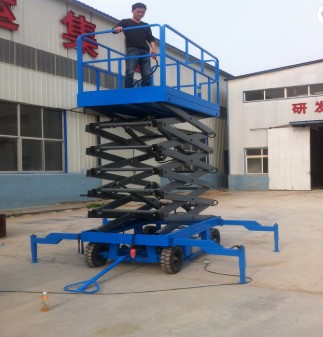 Towable scissor lift